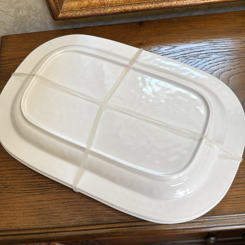 New Sigrid Olsen Blue Fish Melamine Set (4). Rectangular serving plates 9” x 14” - Picture 6 of 7